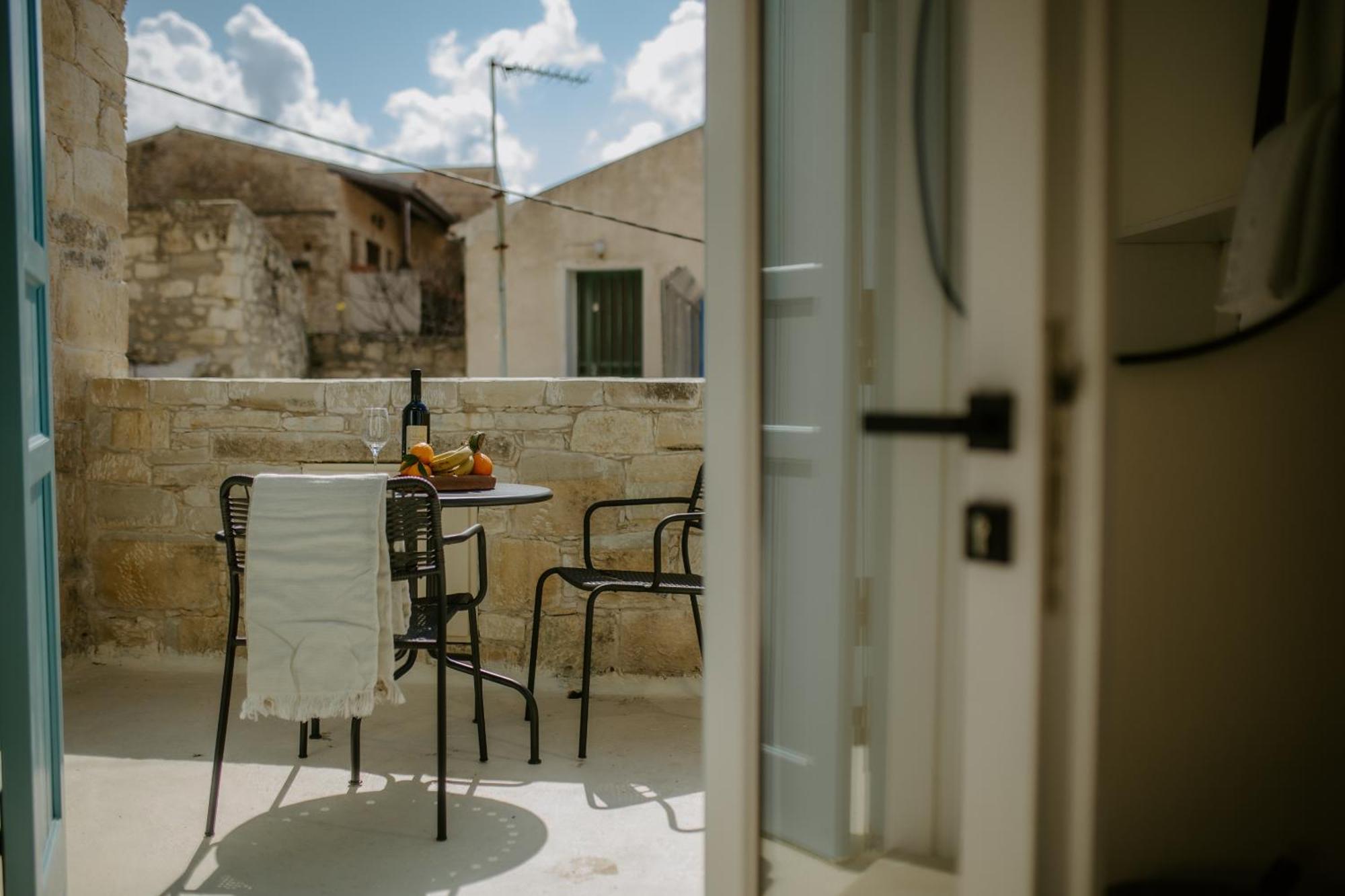 Smaragda's Guest Apartment Limassol